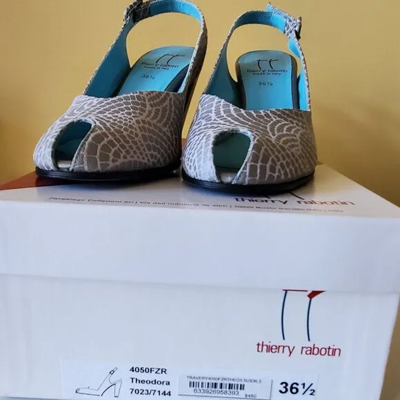 NWT Thierry Rabotin Heels 💙