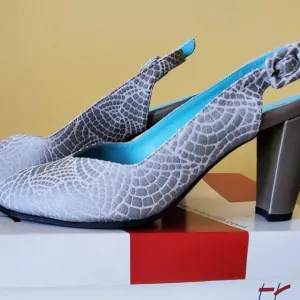 NWT Thierry Rabotin Heels 💙