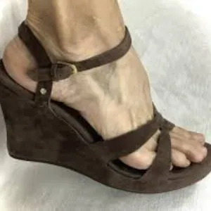 NWT UGG Arianna Suede Wedge Sandals Size 9