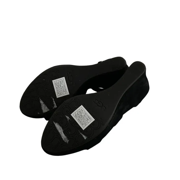 NWT UGG Arianna Suede Wedge Sandals Size 9