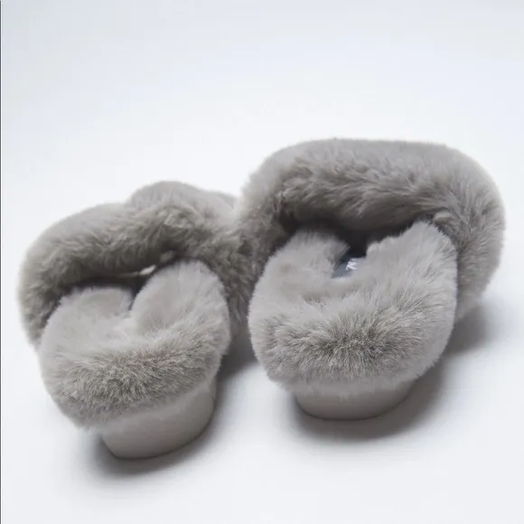 NWT. Zara Grey Fur Sandals. Size 6.
