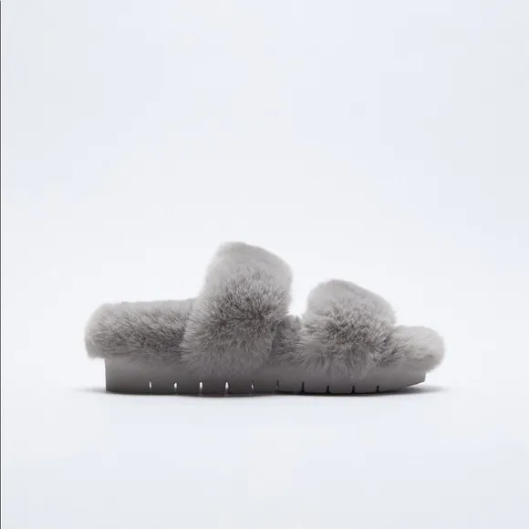 NWT. Zara Grey Fur Sandals. Size 6.