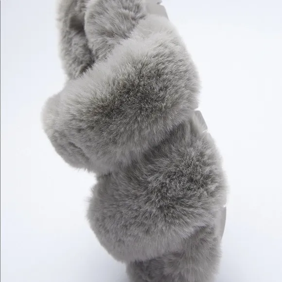 NWT. Zara Grey Fur Sandals. Size 6.