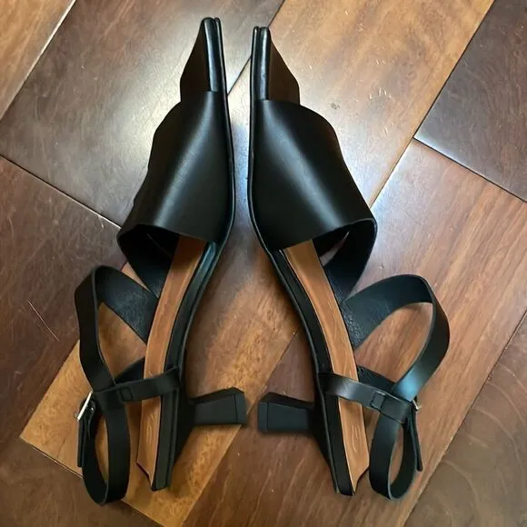 NWT GANNI Leather Kitty Heel Sandals