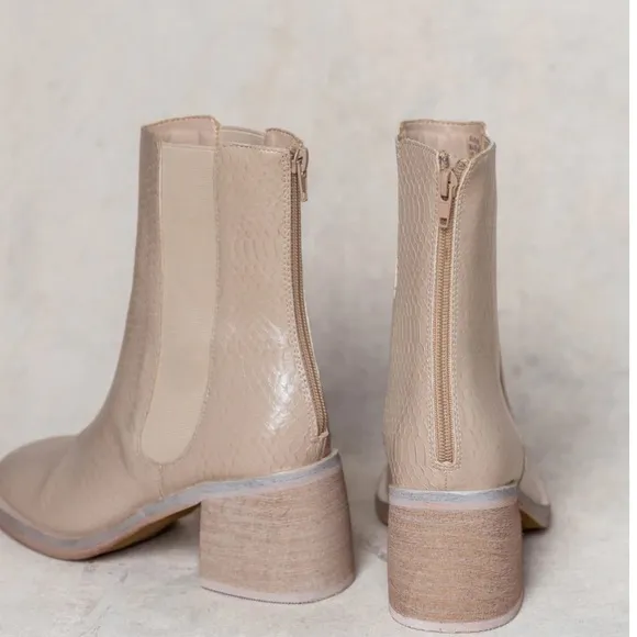 OASIS Olivia Ankle Boots In Beige Faux Snake Skin Block Heel NWT Size 7