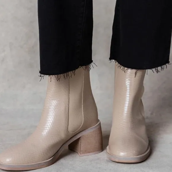 OASIS Olivia Ankle Boots In Beige Faux Snake Skin Block Heel NWT Size 7