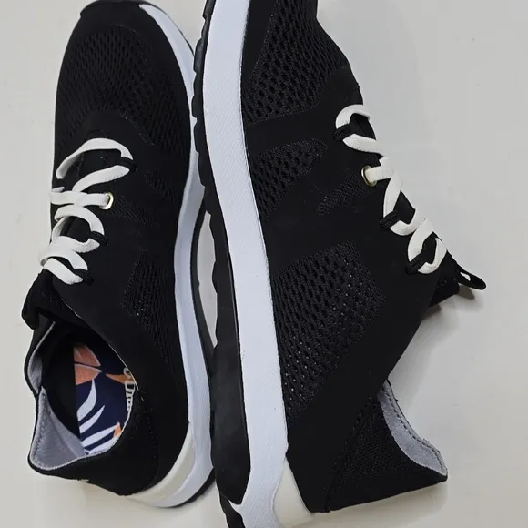 OluKai Huia Athletic Sneaker Women's Black 8