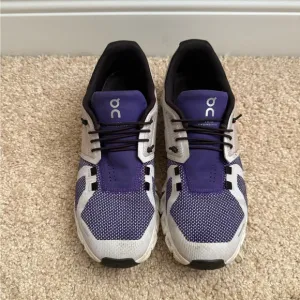 On cloud 5 Running Purple and Black Shoes