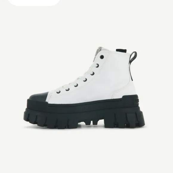 Palladium SIZE 7.5 White and Black REVOLT Platform Sneakers, New I…