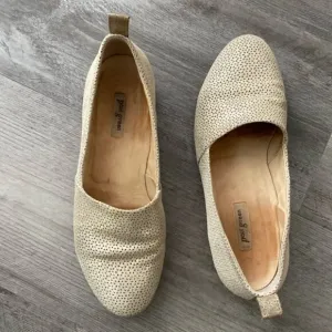 Paul Green Lenny Sun Gold Metallic Leather Loafer Womens 6 Slip On Flats Beige