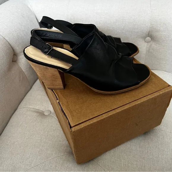 Paul Green NEW Womens Rival Sandals Block Heel Black Ruched Leather SIZE 7.