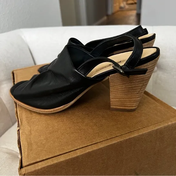 Paul Green NEW Womens Rival Sandals Block Heel Black Ruched Leather SIZE 7.
