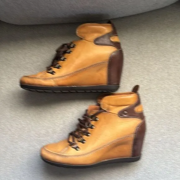 Pikolinos Amsterdam Wedge Bootie lace up