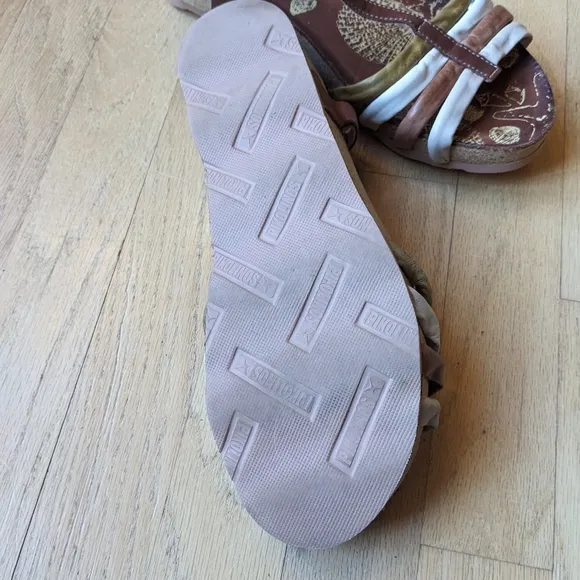Pikolinos Mahon wedge strap Sandals size 9
