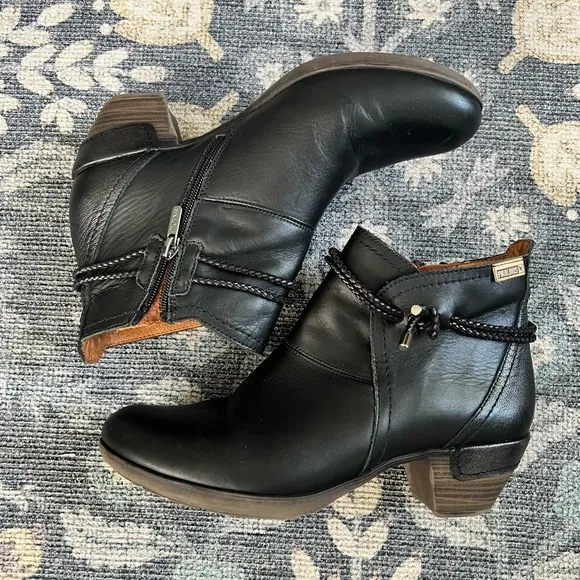 PIKOLINOS ROTTERDAM Black Leather Ankle Boots