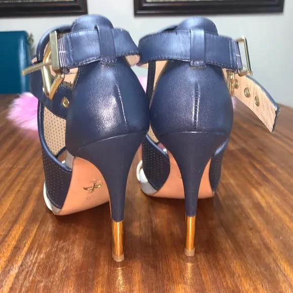Pour la Victoire heels