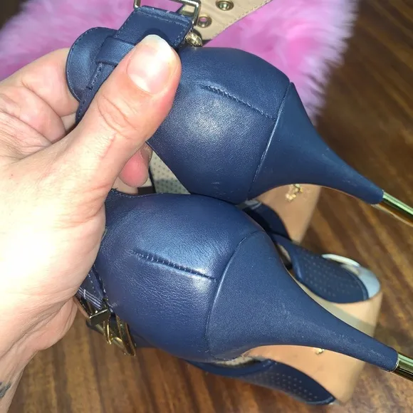 Pour la Victoire heels