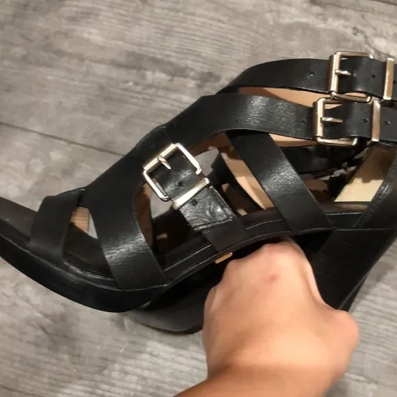 Pour La Victoire nwot leather black heel sandals