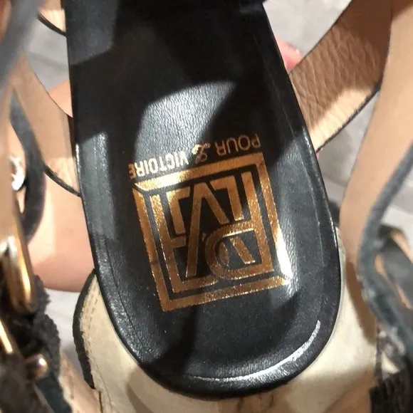 Pour La Victoire nwot leather black heel sandals