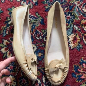 Prada 40 Leather Beige Bow Kitten Heel Shoes womens made Italy