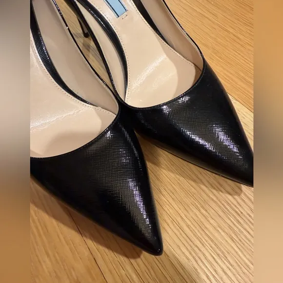 Prada Black Patent Leather Saffiano Pumps Never Worn size 38