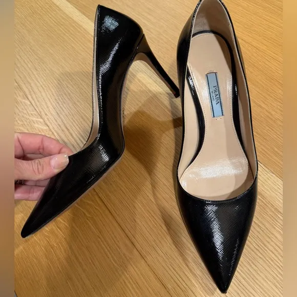 Prada Black Patent Leather Saffiano Pumps Never Worn size 38
