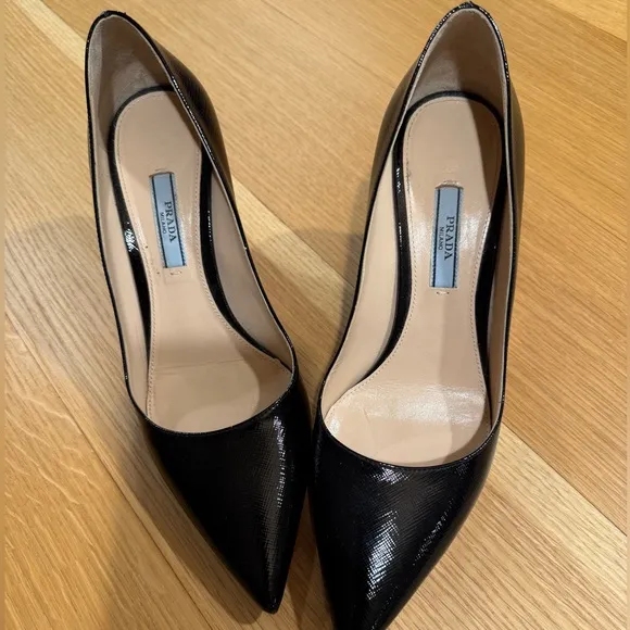 Prada Black Patent Leather Saffiano Pumps Never Worn size 38