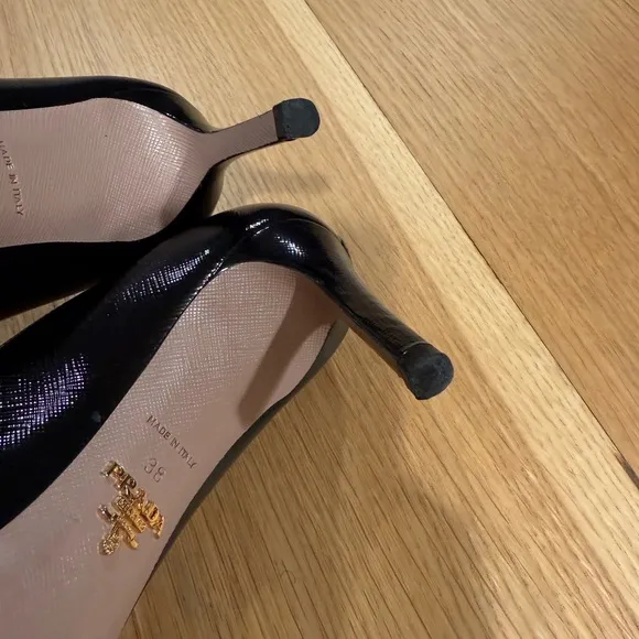 Prada Black Patent Leather Saffiano Pumps Never Worn size 38