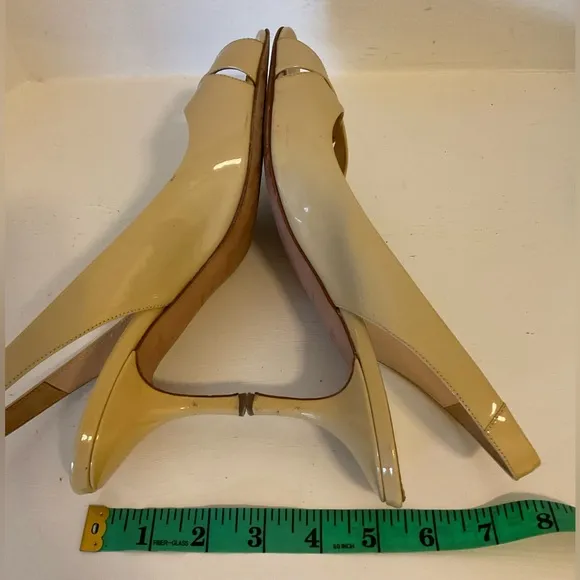 Prada pumps, size 39. Patent leather. Open toe and heel, light brown. for women.