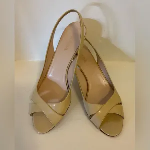 Prada pumps, size 39. Patent leather. Open toe and heel, light brown. for women.