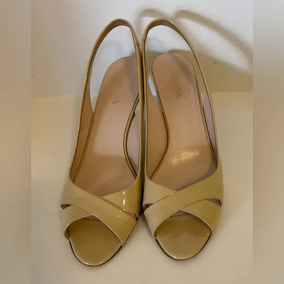 Prada pumps, size 39. Patent leather. Open toe and heel, light brown. for women.
