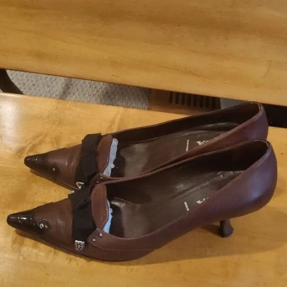 Prada size 37.5 brown and black authenticated kitten heels Made in Italy