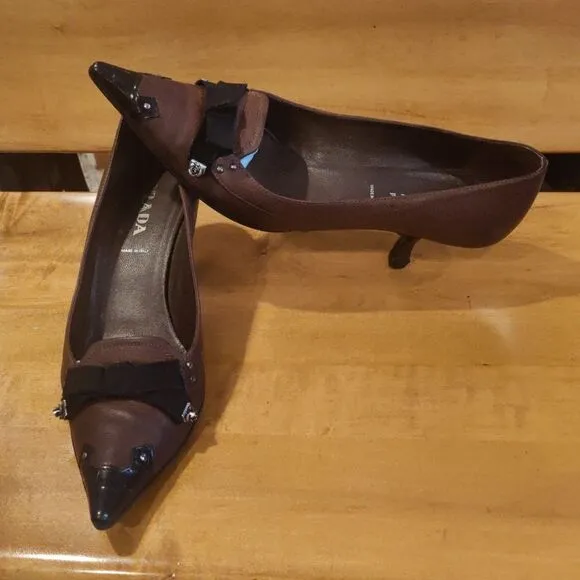Prada size 37.5 brown and black authenticated kitten heels Made in Italy