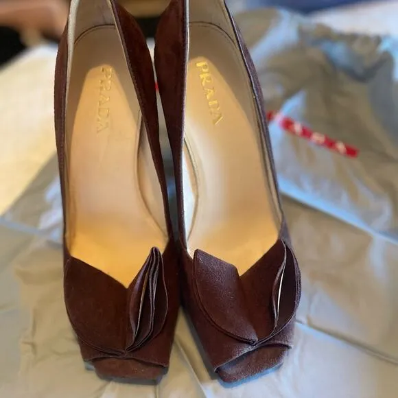 PRADA Suede Pumps – Black – Size 39 US 9 – 4&quot; Heel – Designer Heels
