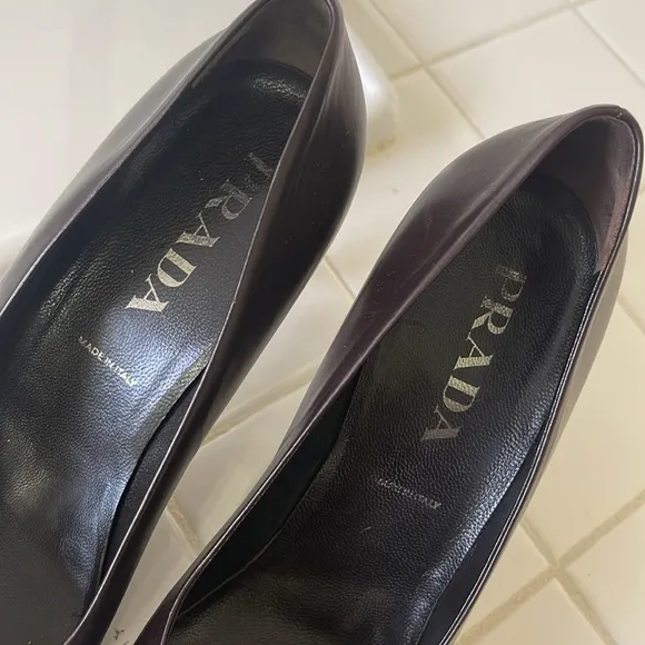 Prada Women's Brown Leather Pumps