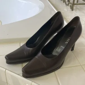 Prada Women's Brown Leather Pumps