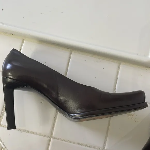 Prada Women's Brown Leather Pumps