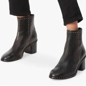 Rag &amp; Bone Willow Stud Black Leather Chelsea  Boots SZ 39.5 (9.5) Bootie