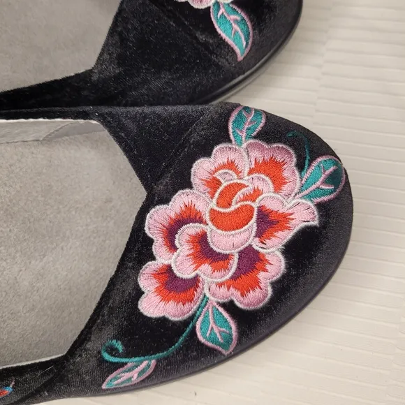 RARE Alegria Velvet Floral Embroidered Peacock Wedge Heels sz 6.5