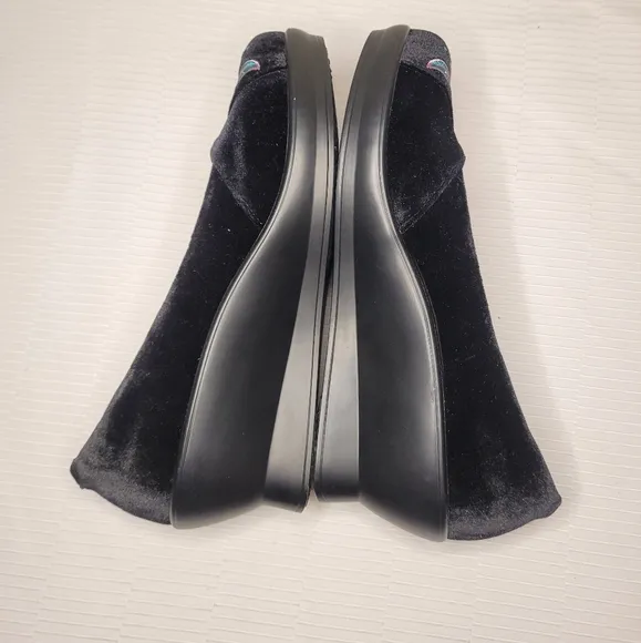 RARE Alegria Velvet Floral Embroidered Peacock Wedge Heels sz 6.5
