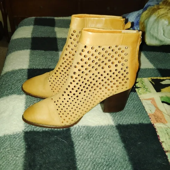 REBECCA MINKOFF Bedford Ankle Boots 8.5