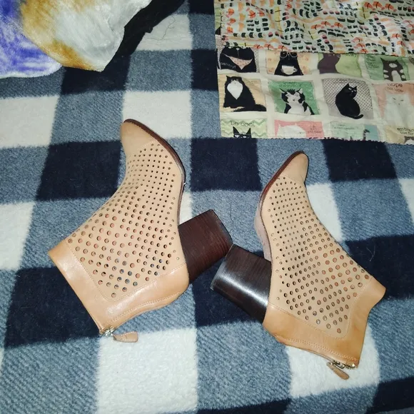 REBECCA MINKOFF Bedford Ankle Boots 8.5