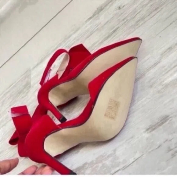 Red High Heel with Bow Accent Size 6