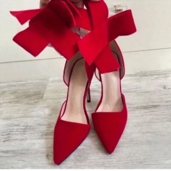 Red High Heel with Bow Accent Size 6
