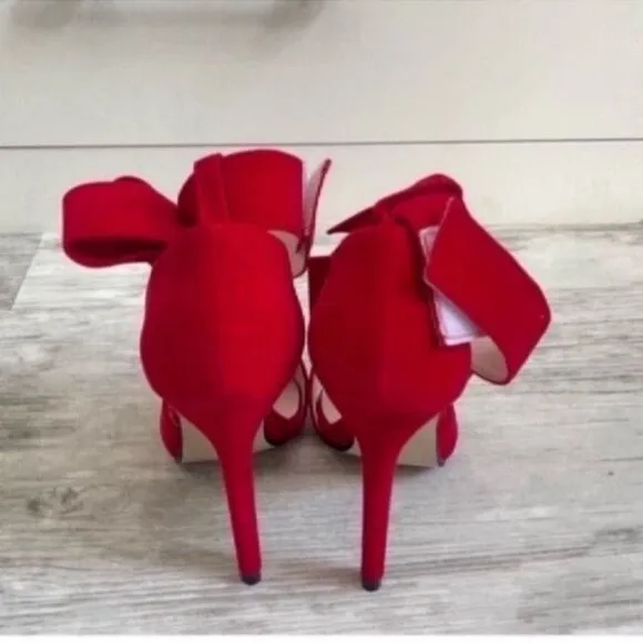 Red High Heel with Bow Accent Size 6