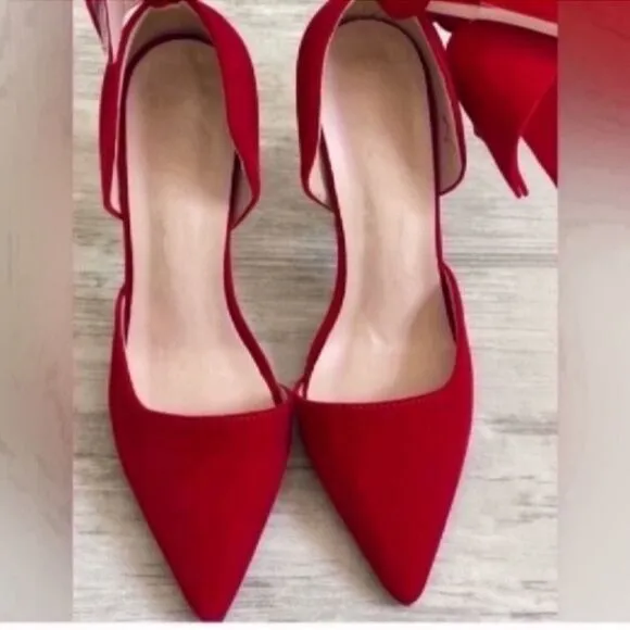 Red High Heel with Bow Accent Size 6