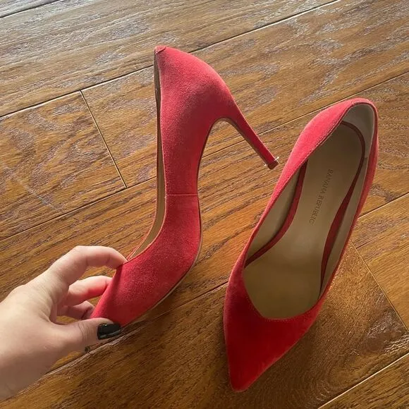 Red pumps