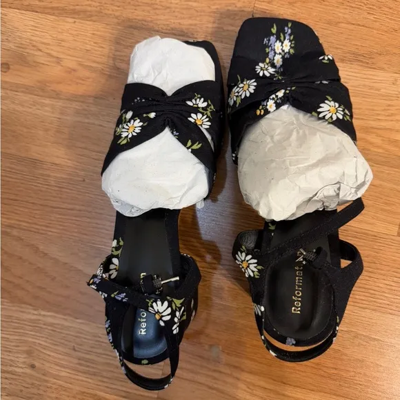 Reformation RARE Maize Platform Sandals in Daisy Crepe Size 7.5