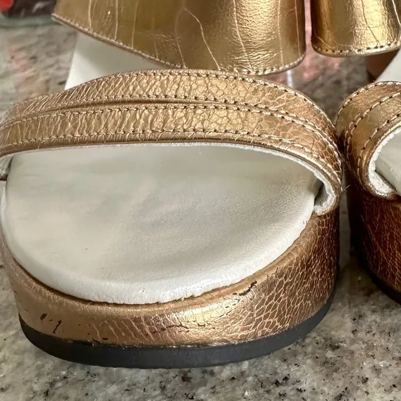 ✨Robert Clergerie Paris Reptile Embossed Gold Wedge Mule Sandals - Size 9✨