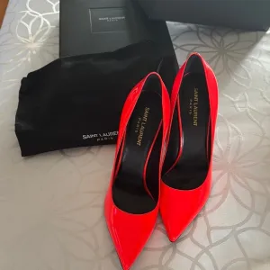 Saint Laurent Women's Red Pumps